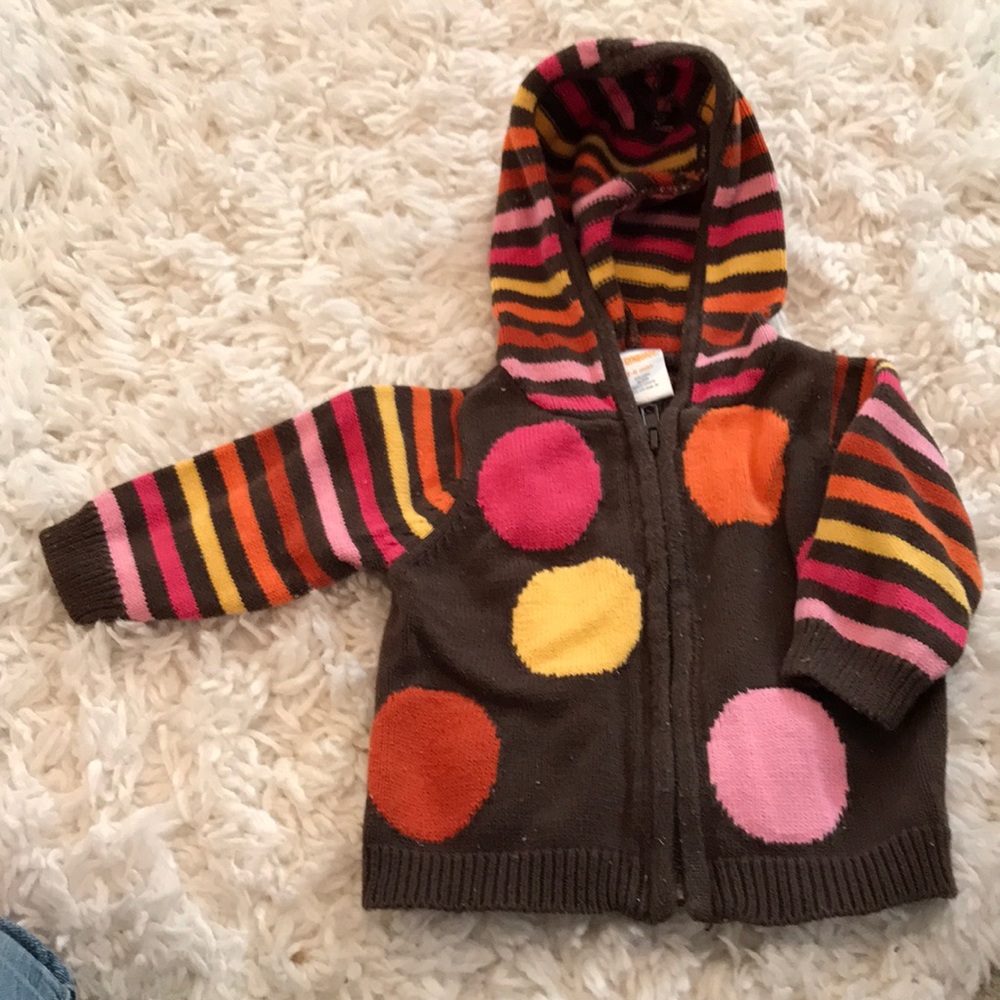Sweater with zipped hood